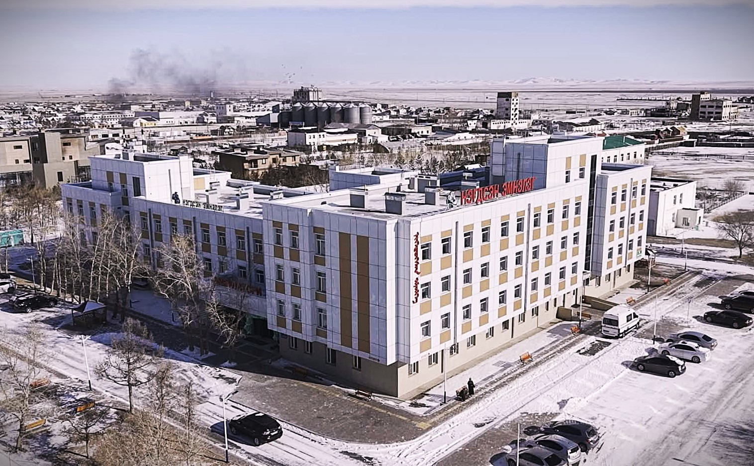 ӨВӨРХАНГАЙ АЙМАГТ ОЛОН УЛСЫН СТАНДАРТАД НИЙЦСЭН 100 ОРТОЙ НЭГДСЭН ЭМНЭЛГИЙН БАРИЛГА НЭЭЛТЭЭ ХИЙЛЭЭ